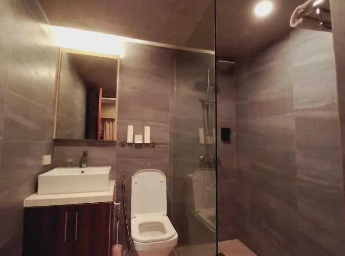 شقة Spacious One Bedroom 20888 *